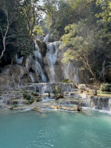 Vodopad Kuang Si (Kuang Si Falls) v Loose