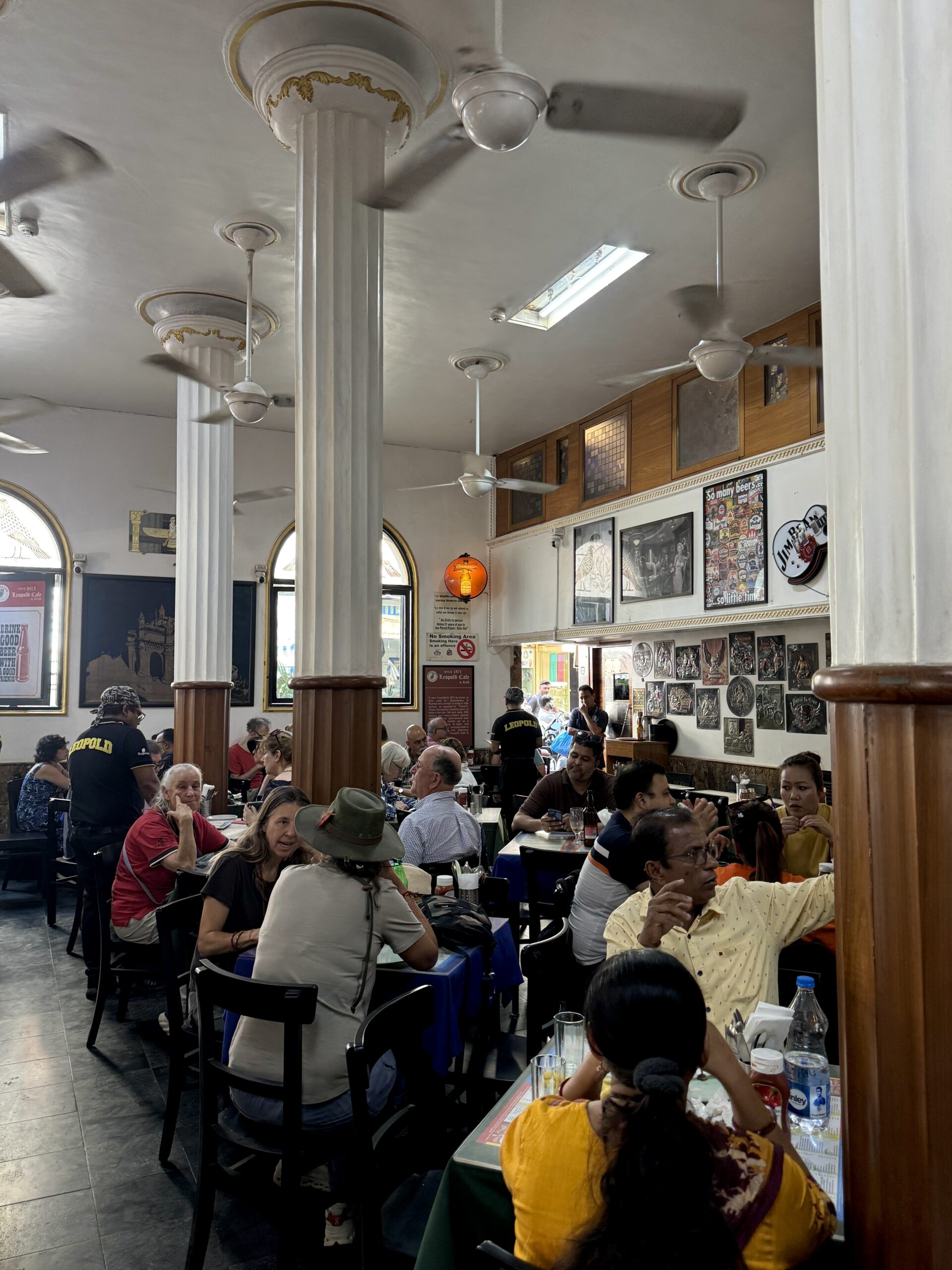 Indiya Mumbai Bombej Kafe Leopold