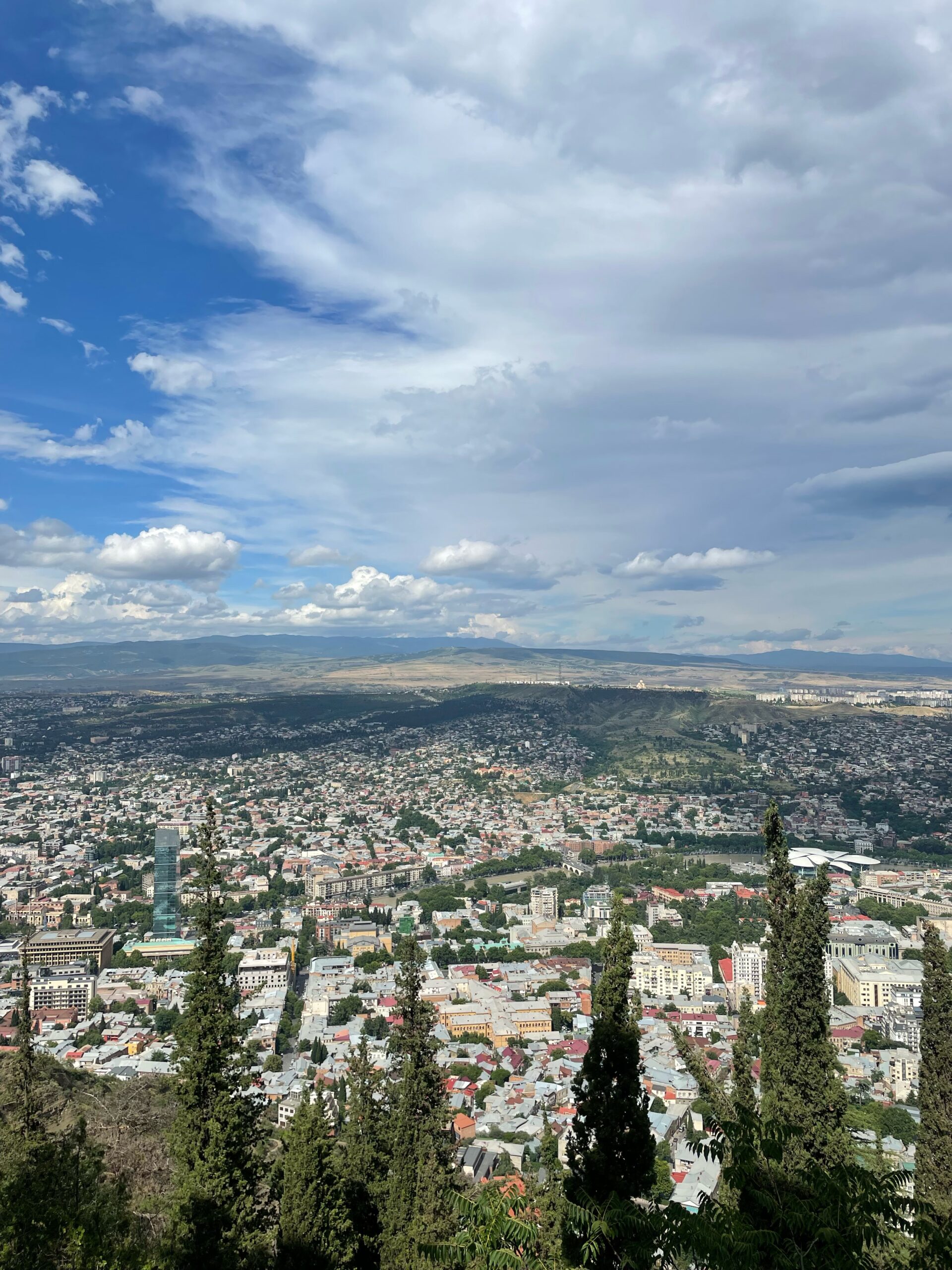 Районы Тбилиси: где лучше жить и остановиться туристу 4 gora Mtacminda Tbilisi