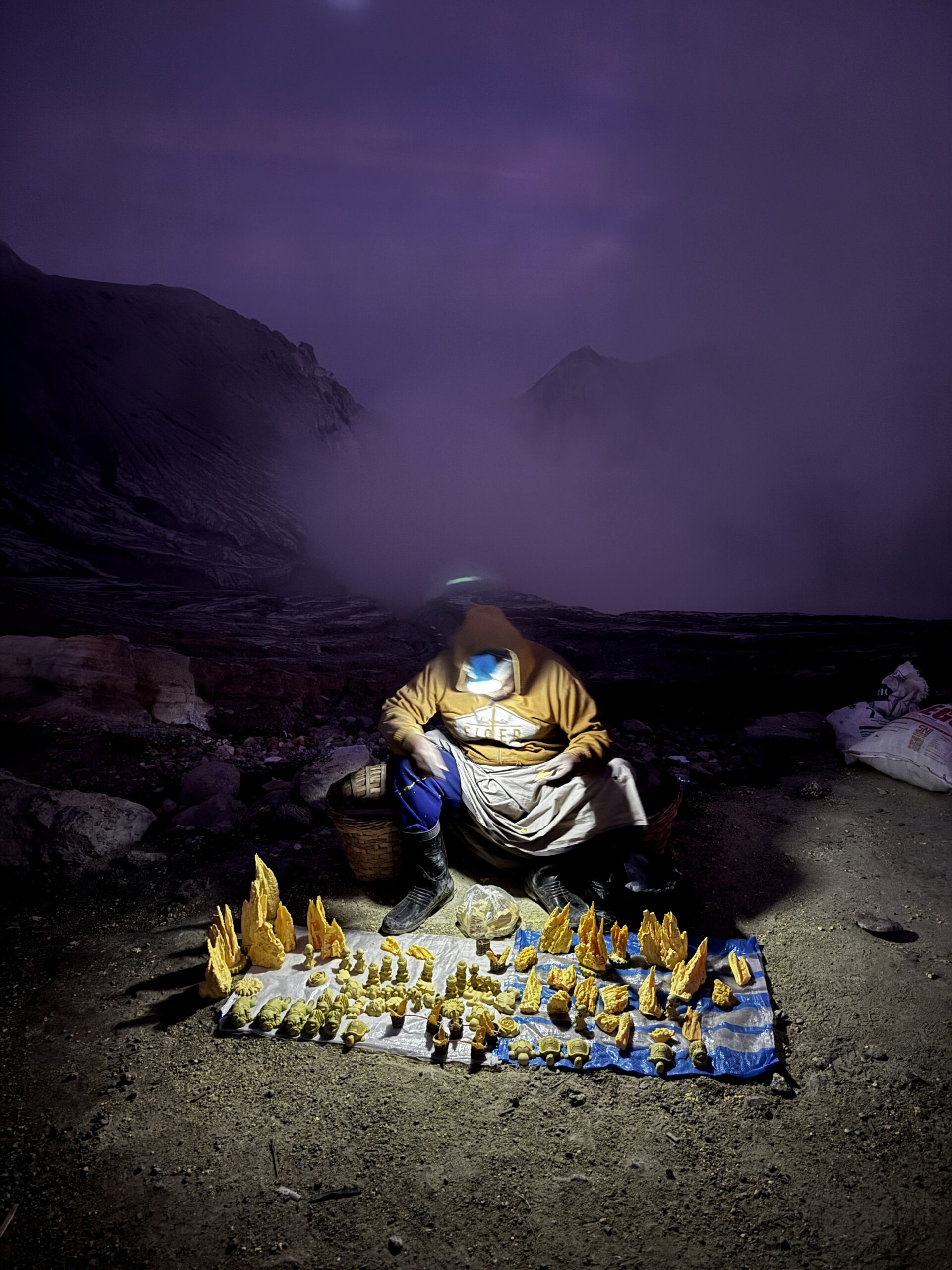 dobycha sery na vulkane idzhen