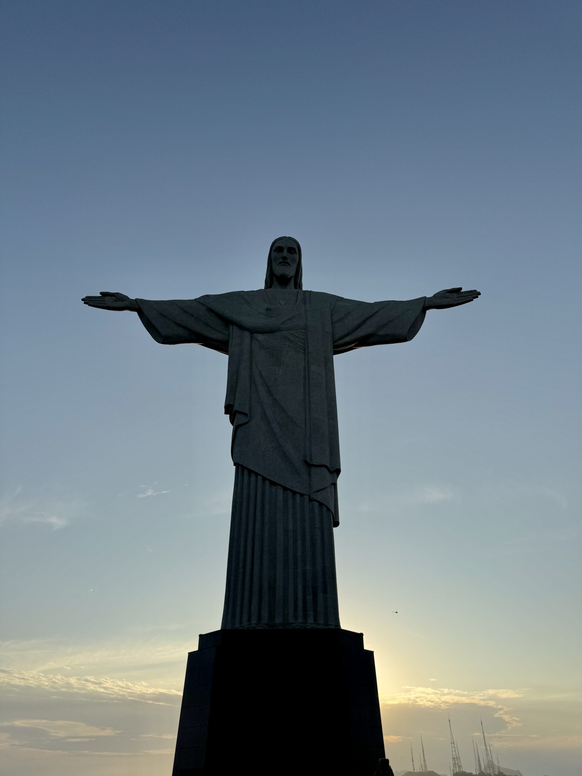 statuya-hrista-iskupitelya-v-rio-de-janeiro